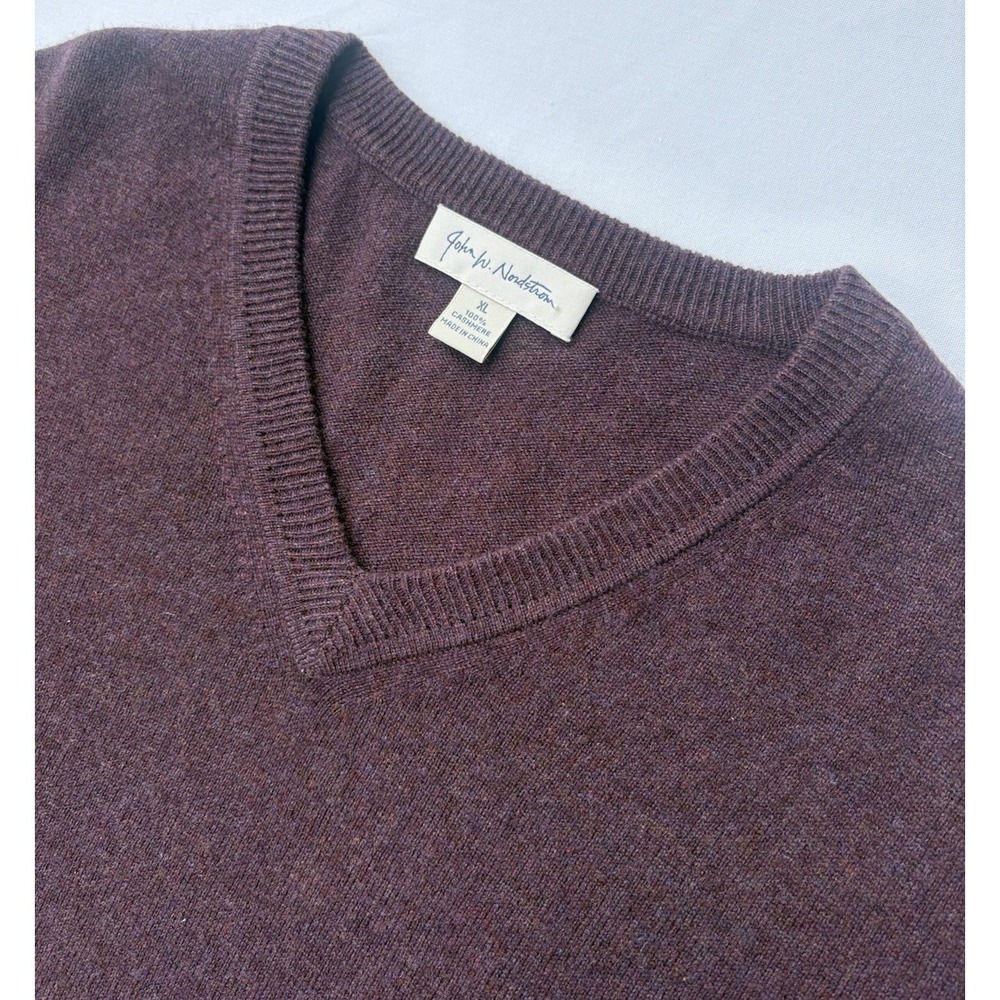 John W Nordstrom 100% Cashmere V Neck Sweater Men's Size XL. Burgundy .